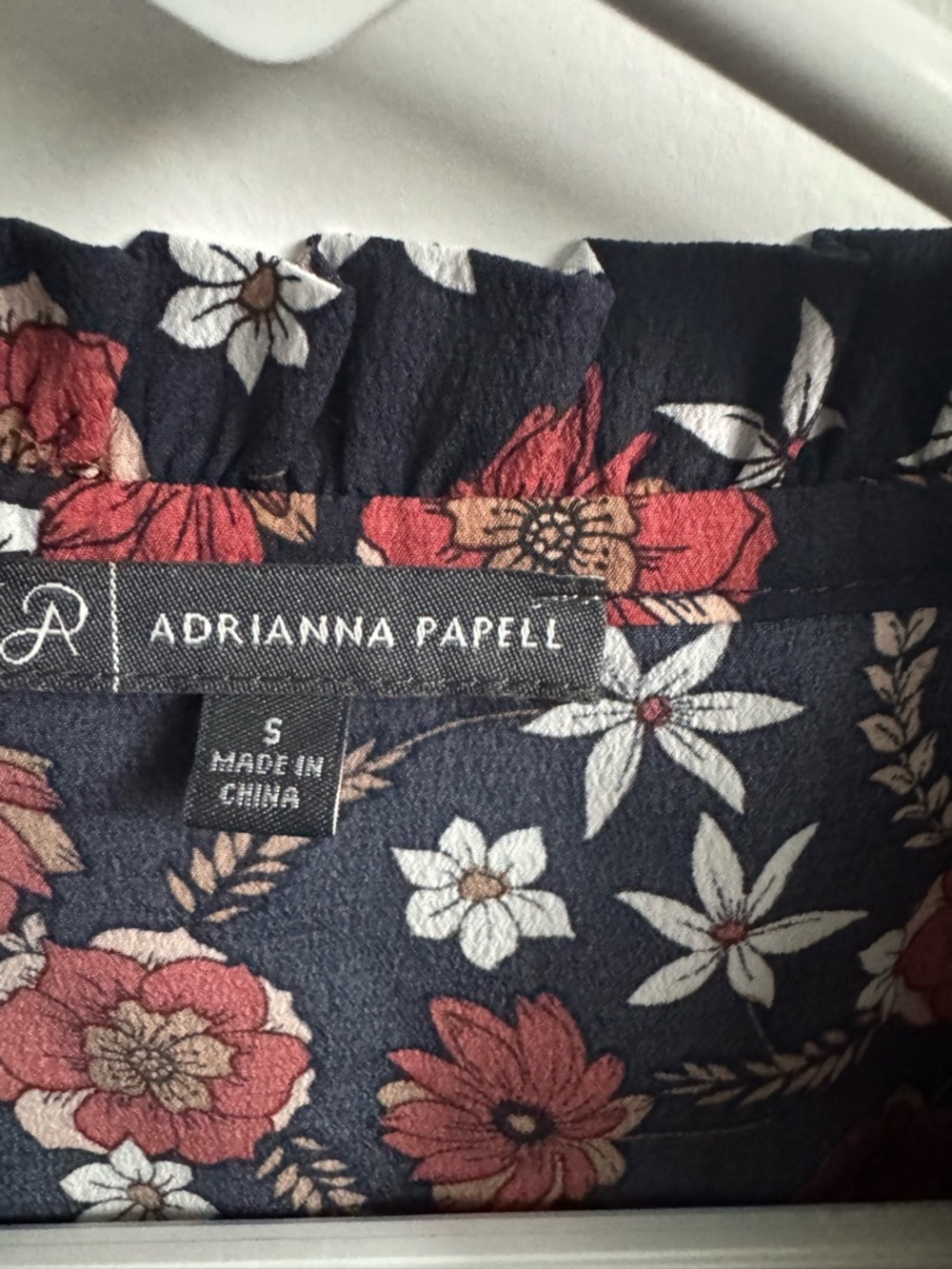 Adrianna Papell Navy Red and White Floral Tie-Neck Sleeveless Top - Picture 2 of 4